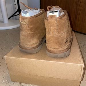 Uggs neumel ll size 6 in kids